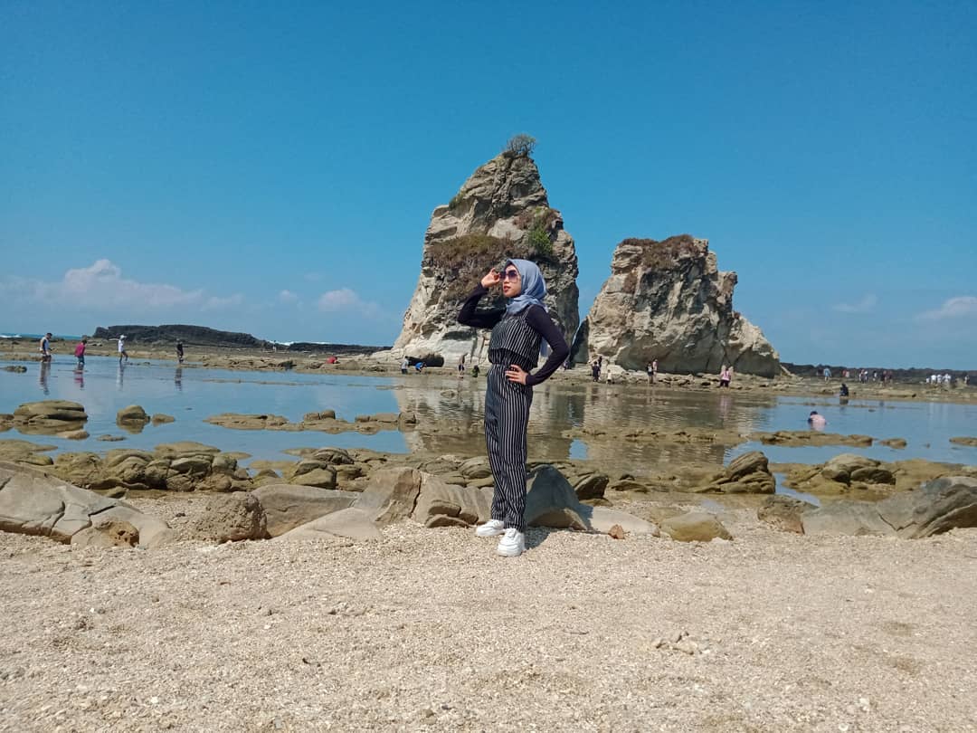 Aktivitas di Pantai Tanjung Layar Aktivitas di Pantai Tanjung Layar
